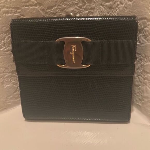 Salvatore Ferragamo Vara Bow Compact Wallet Black Grain Leather Preppy Old Money - Picture 1 of 14